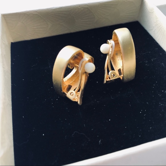 - Heart clip on earrings - Picture 5 of 7